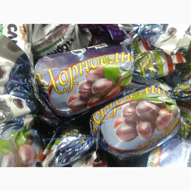 Фото 2. Чернослив в шоколаде. шоколадные конфеты в ассортименте от производителя