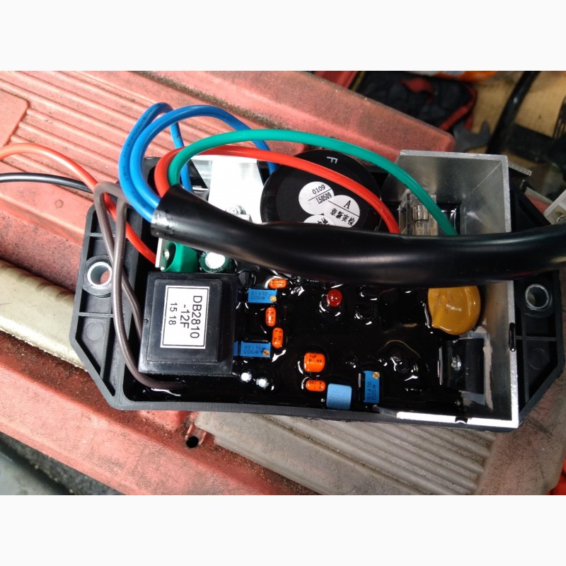 Фото 4. Блок AVR автоматический регулятор напряжения генератора
