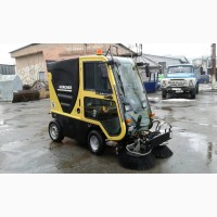 Подметально-уборочная машина KARCHER lcc1