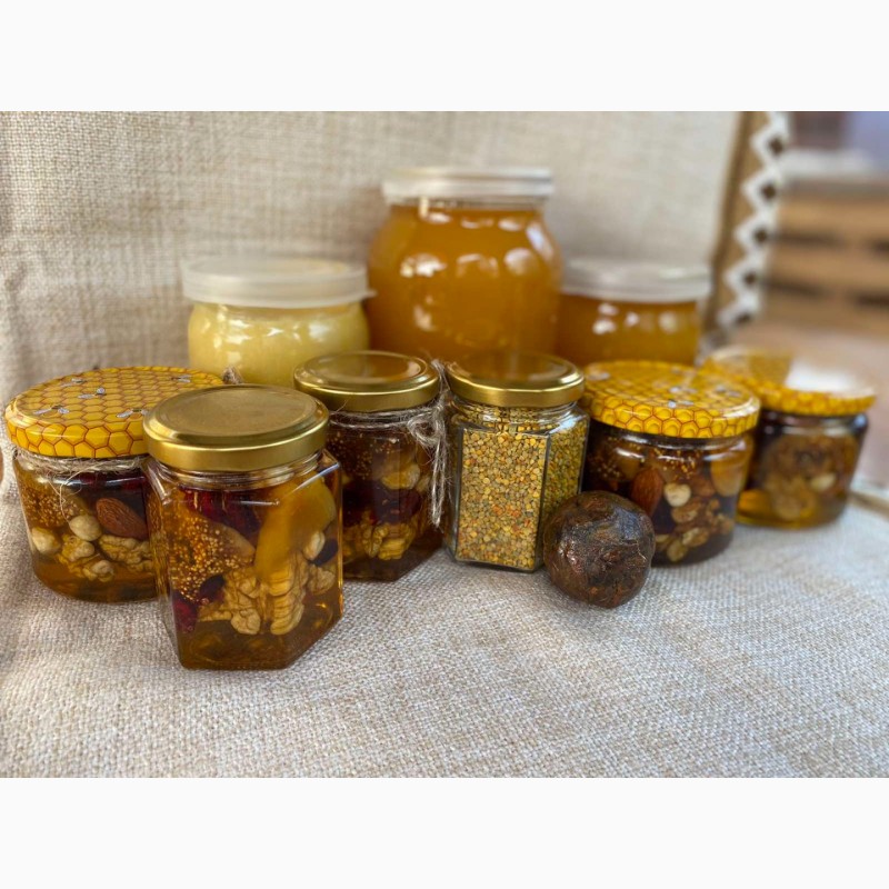 Фото 3. Мед та продукти бджільництва