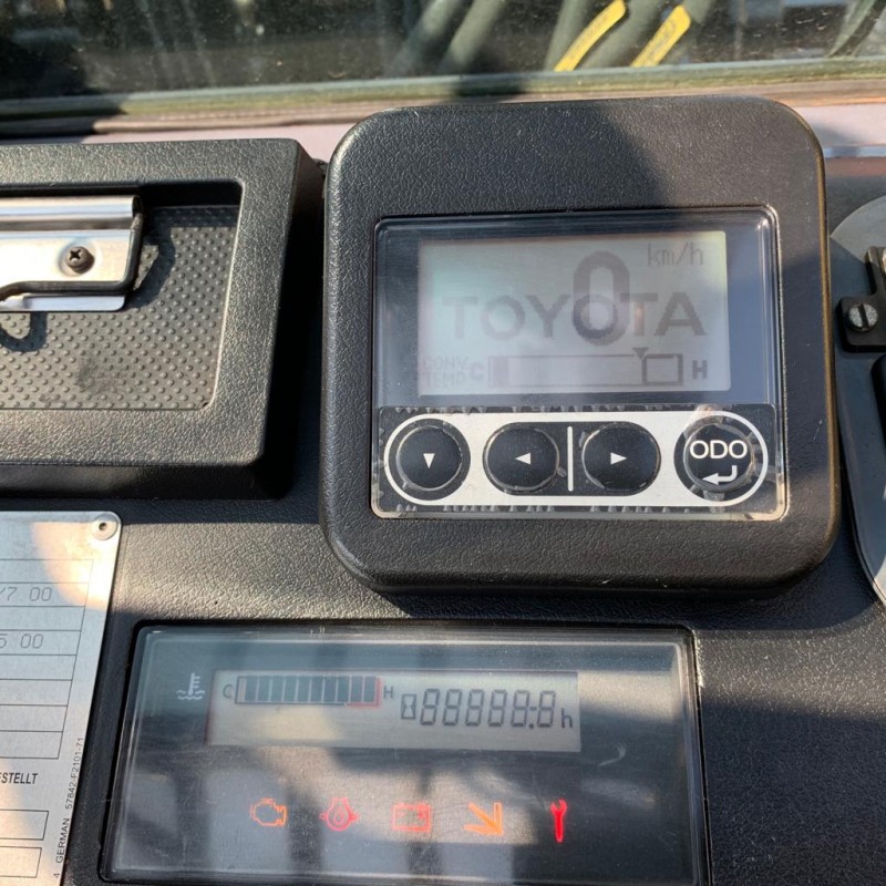 Фото 10. Вилочный погрузчик Toyota 3т., 2015 года с весами, вагонник