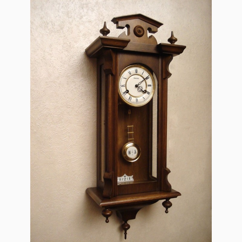 Часы в деревянном корпусе
