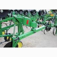 Просапний культиватор John Deere 825 (8 рядів)