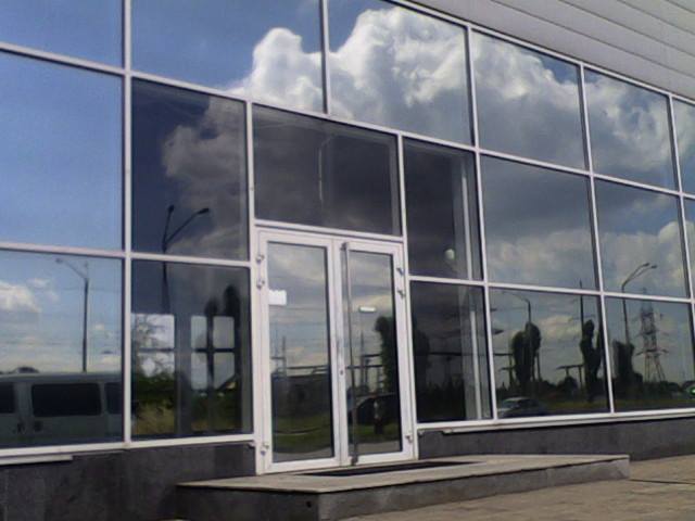 Фото 3. Тонировка солнцезащитной пленкой стеклопакетов домов, офисов, пром.помещений