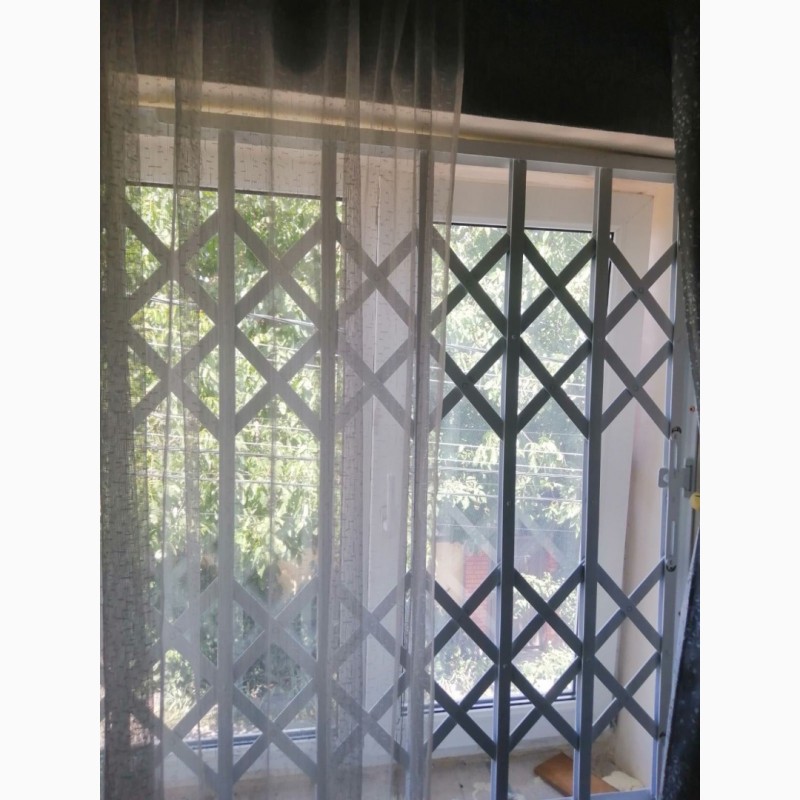 Фото 10. Раздвижные решетки металлические на двери, окна, балконы витрины Производство и установкa