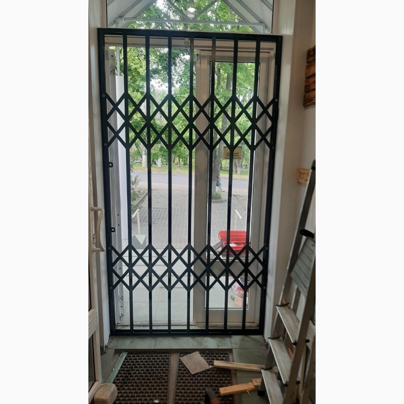 Фото 16. Раздвижные решетки металлические на двери, окна, балконы витрины Производство и установкa