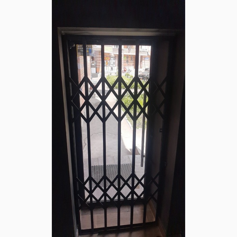 Фото 18. Раздвижные решетки металлические на двери, окна, балконы витрины Производство и установкa